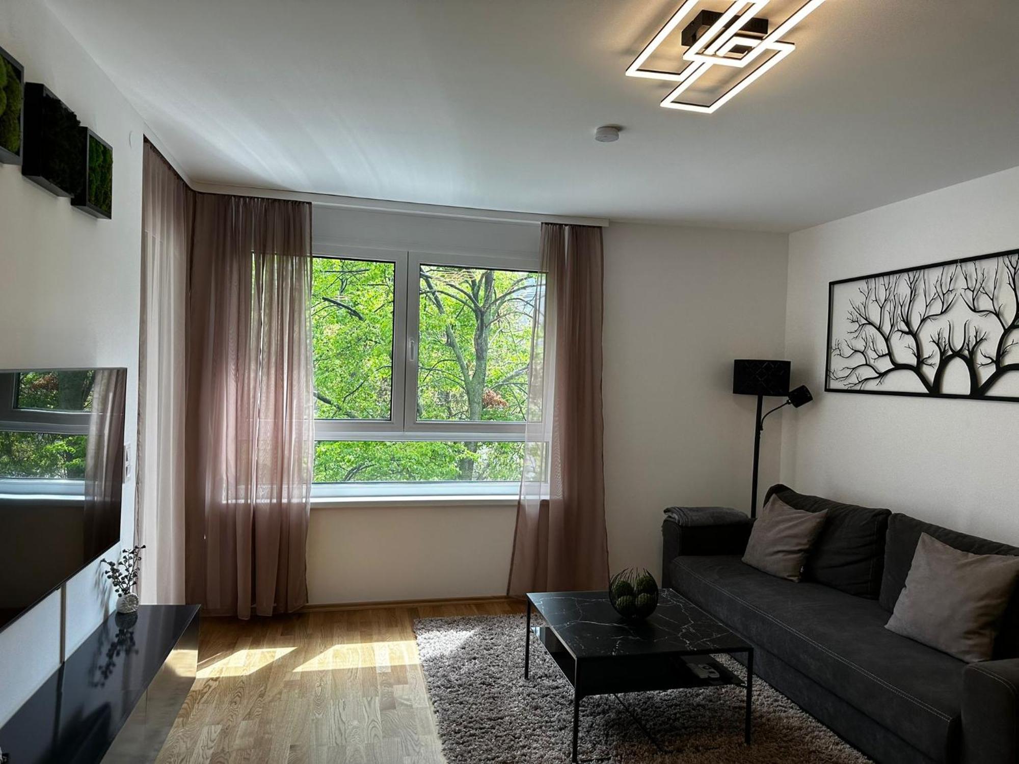 Апартаменты 10 Minutes To The Center, 2 Minutes To The Metro Вена Экстерьер фото